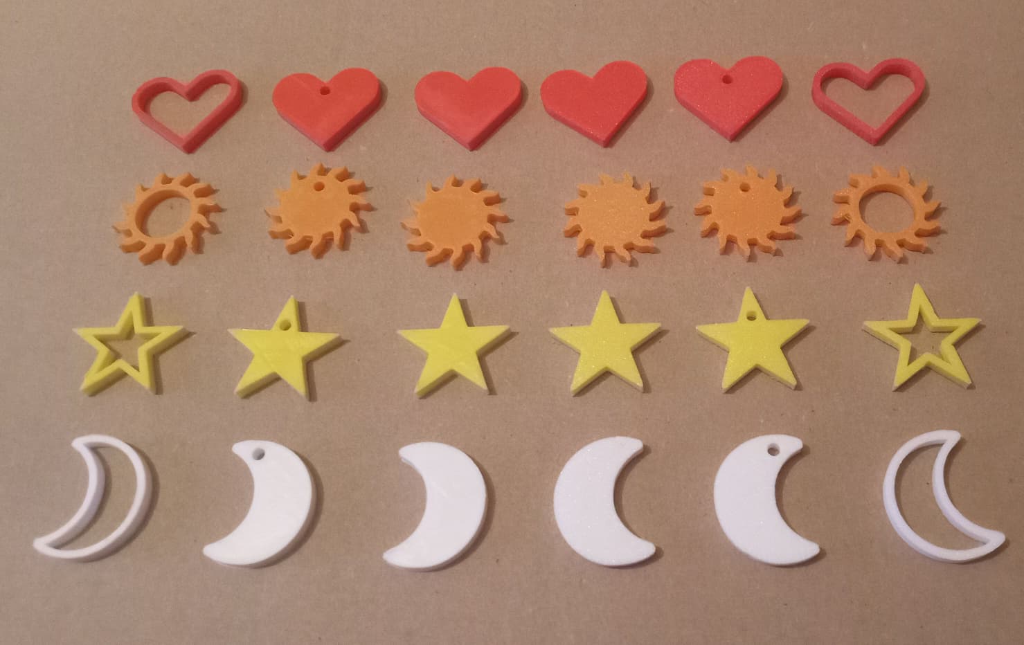 Flache 3D-Deko-Elemente – Herz, Halbmond, Stern & Sonne